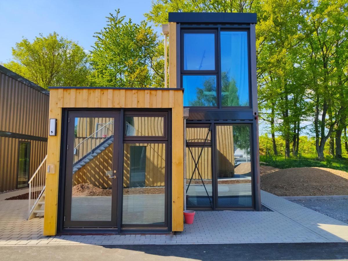 Modern Ausgebauter Ueberseecontainer Als Tiny House Wertheim Exteriér fotografie