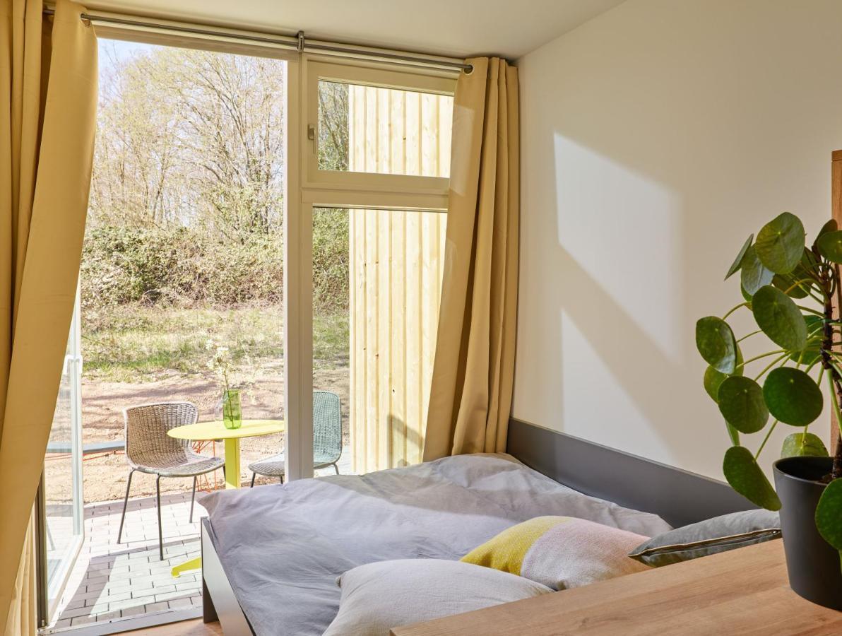 Modern Ausgebauter Ueberseecontainer Als Tiny House Wertheim Exteriér fotografie