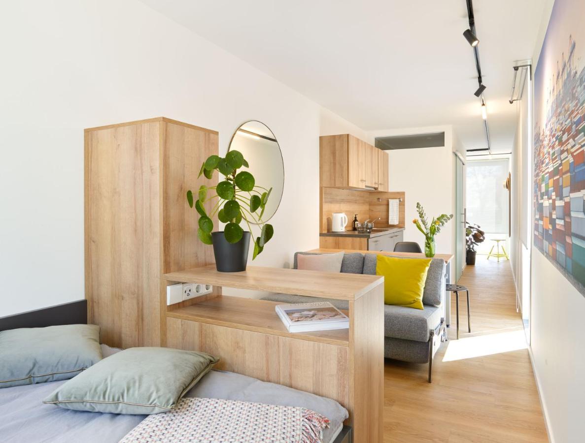 Modern Ausgebauter Ueberseecontainer Als Tiny House Wertheim Exteriér fotografie